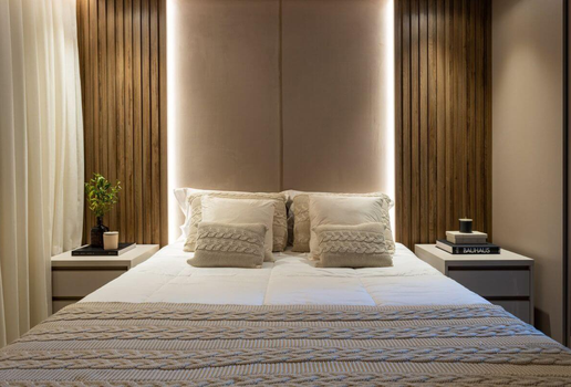 Os livros podem tornar a decoração mais charmosa e funcional (Projeto: VilaVille Arquitetura e Interiores | Imagem: Robson Fotógrafo)