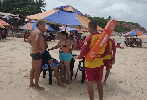 Turista conseguiu pedir ajuda aos guardas-vidas