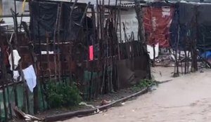Estruturas frágeis provocaram alagamentos de casas em João Pessoa.