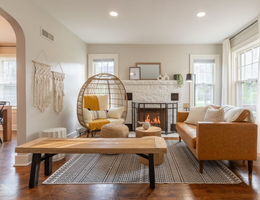À medida que as temperaturas caem, é comum buscar soluções para deixar os ambientes mais confortáveis e quentes (Imagem: Joshua Applegate Creative | Shutterstock)