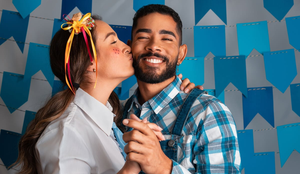 Simpatias podem ajudar a trazer o amor durante o mês junino (Imagem: Vergani Fotografia | Shutterstock)
