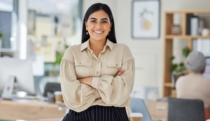 Muitas mulheres da Geração Z enfrentam obstáculos para chegar a cargos de liderança (Imagem: PeopleImages.com - Yuri A | Shutterstock)