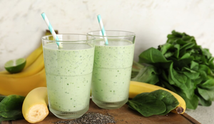 Vitamina de banana, espinafre e chia (Imagem: Pixel-Shot | Shutterstock)