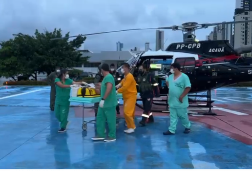 Motociclista é socorrido de helicóptero após grave colisão na PB