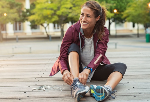 Escolher o tênis certo é fundamental para correr e caminhar com segurança (Imagem: Ground Picture | Shutterstock)