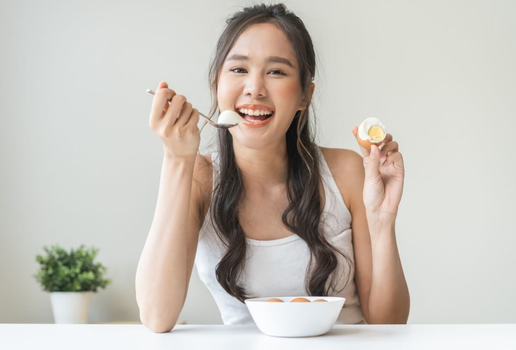 O ovo contém nutrientes essenciais para todas as fases da vida (Imagem: Kmpzzz | Shutterstock)