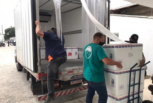 Paraíba recebe primeira metade das 168.730 doses de vacina contra Covid-19