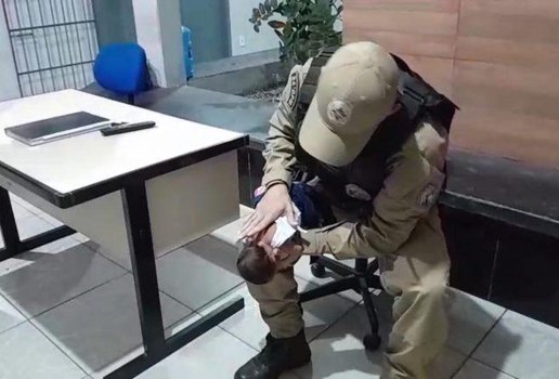 Policial bebe engasgado sape