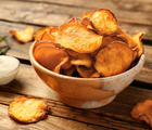 Chips de batata-doce com alecrim (Imagem: New Africa | Shutterstock)