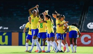 Com manifesto contra assédio, seleção brasileira bate Rússia em amistoso