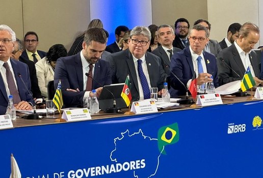 João Azevedo discute piso da enfermagem em fórum de governadores