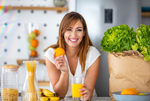 O cuidado com a alimentação faz parte do tratamento do lipedema (Imagem: Dragana Gordic | Shutterstock)