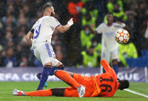 Craque francês Karim Benzema marcou 3 vezes em pelo Stamford Bridge