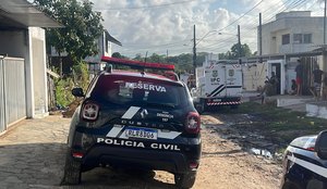 Jovem é morto após ter casa invadida em Bayeux; crime envolve mais de 10 suspeitos homicidio morto a tiros numol pericia