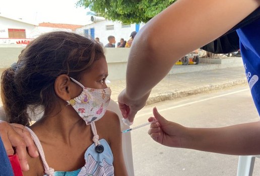Mais de 200 crianças são vacinadas contra Covid-19 em Lucena, na PB