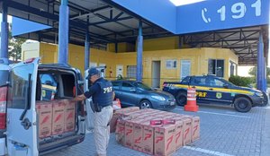 PRF Apreende 17.500 Maços de Cigarros Contrabandeados e Recupera Veículo Roubado na Paraíba