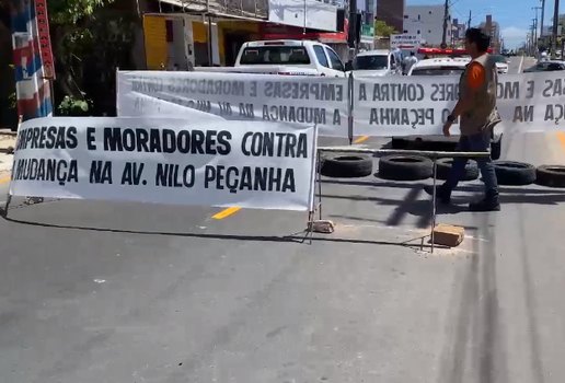 Modadores fecharam a avenida para protestar contra a mudança