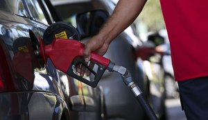 Litro da gasolina chega a R$ 7,29 na Capital