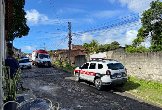 Corpo foi encontrado nos fundos da residência