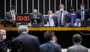 Lira bate boca com deputado do PSOL e ameaça retirá-lo do plenário