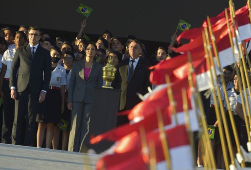 Coração de D. Pedro I ao Palácio do Planalto com honras de chefes de Estado