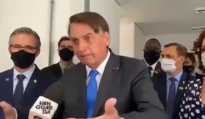 Presidente Jair Bolsonaro se irrita com pergunta e manda repórter calar a boca
