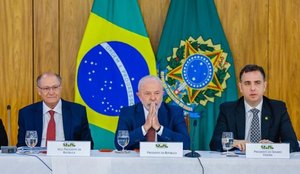Lula esteve em reunião com governadores nesta terça (18)