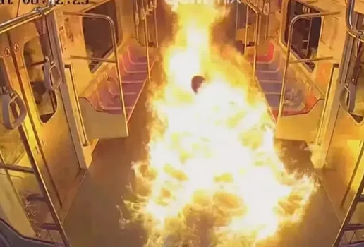 Revoltado com divorcio homem incendeia vagao lotado em Seul