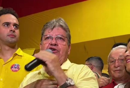 "Minha palavra não pode ser outra a não ser gratidão", diz João Azevedo em discurso após eleição