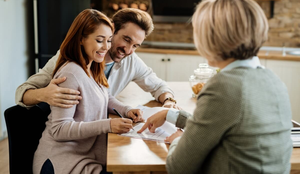 Os três relacionamentos configuram vínculo afetivo, mas apenas dois geram efeitos jurídicos (Imagem: Drazen Zigic | Shutterstock)
