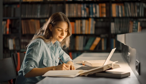 O cuidado com o ambiente pode ajudar a melhor o foco nos estudos (Imagem: David Gyung | Shutterstock)