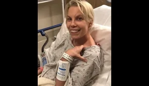 Mulher com cancer terminal pede divorcio e mergulha em aventura amorosa