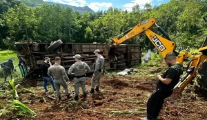 Acidente com onibus de estudantes da ufsm deixa sete mortos credito brigada militar do rio grande do sul