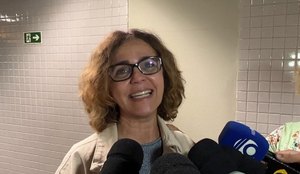 Paraibana convesou com a imprensa na chegada à Paraíba