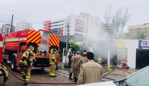 Três lojas são destruídas por incêndio em Manaíra