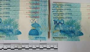 Homem estava com 10 notas falsas de R$ 100