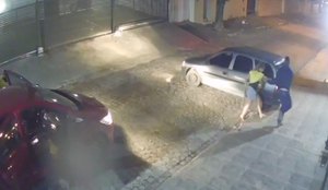 Criminosos obrigaram uma das vítima a entrar no carro deles