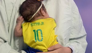 Bebês prematuros enviam mensagens de incentivo para a Seleção Brasileira