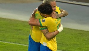Comemoração entre Lucas Paquetá e Neymar