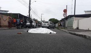 Motociclista morre apos colidir em lateral de carro em Cruz das Armas 4