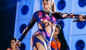 Anitta durante apresentação no Rock in Rio