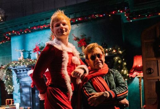 Ed Sheeran e Elton John lançaram, nesta sexta-feira (3), o single "Merry Christmas"