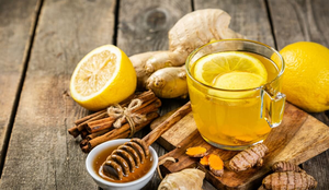 Chá de gengibre com limão e canela (Imagem: Oleksandra Naumenko | Shutterstock)