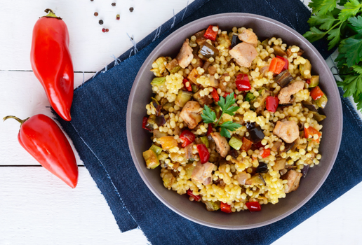 Salada de frango com legumes (Imagem: Iaroshenko Maryna | Shutterstock)