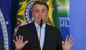 Bolsonaro confirma retorno ao Brasil no fim do mês