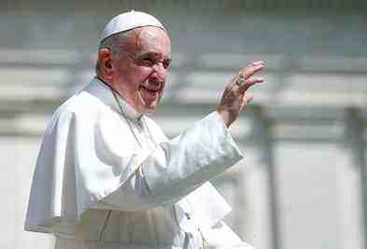 Papa Francisco passa bem após cirurgia, comunica Vaticano
