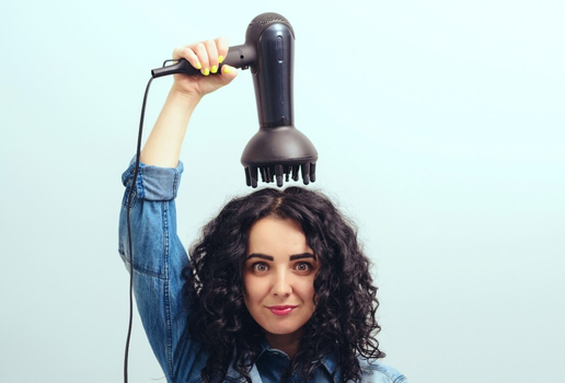 O volume dos anos 90 voltou com tudo e tomou conta das redes sociais (Imagem: Volurol | Shutterstock)