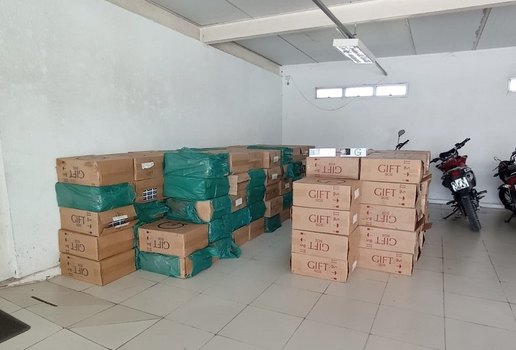 Policia Civil apreende carga de mais de 1 milhao e 300 mil cigarros importados na Zona Rural de Pedras de Fogo